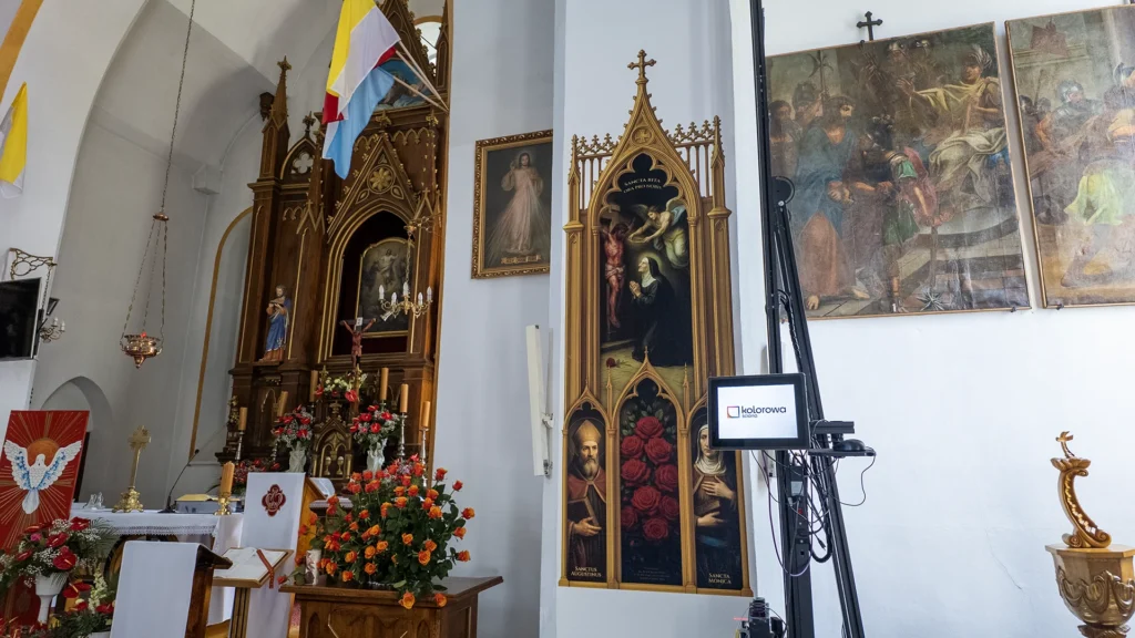 druk ścienny w kościele