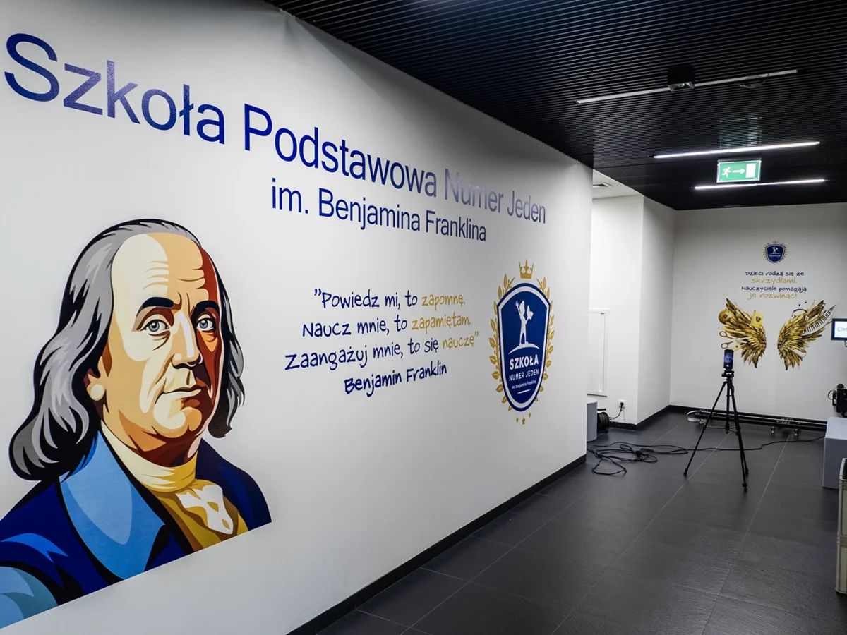 Druk ścienny Warszawa – realizacja Szkoła Podstawowa nr 1 im. Benjamina Franklina