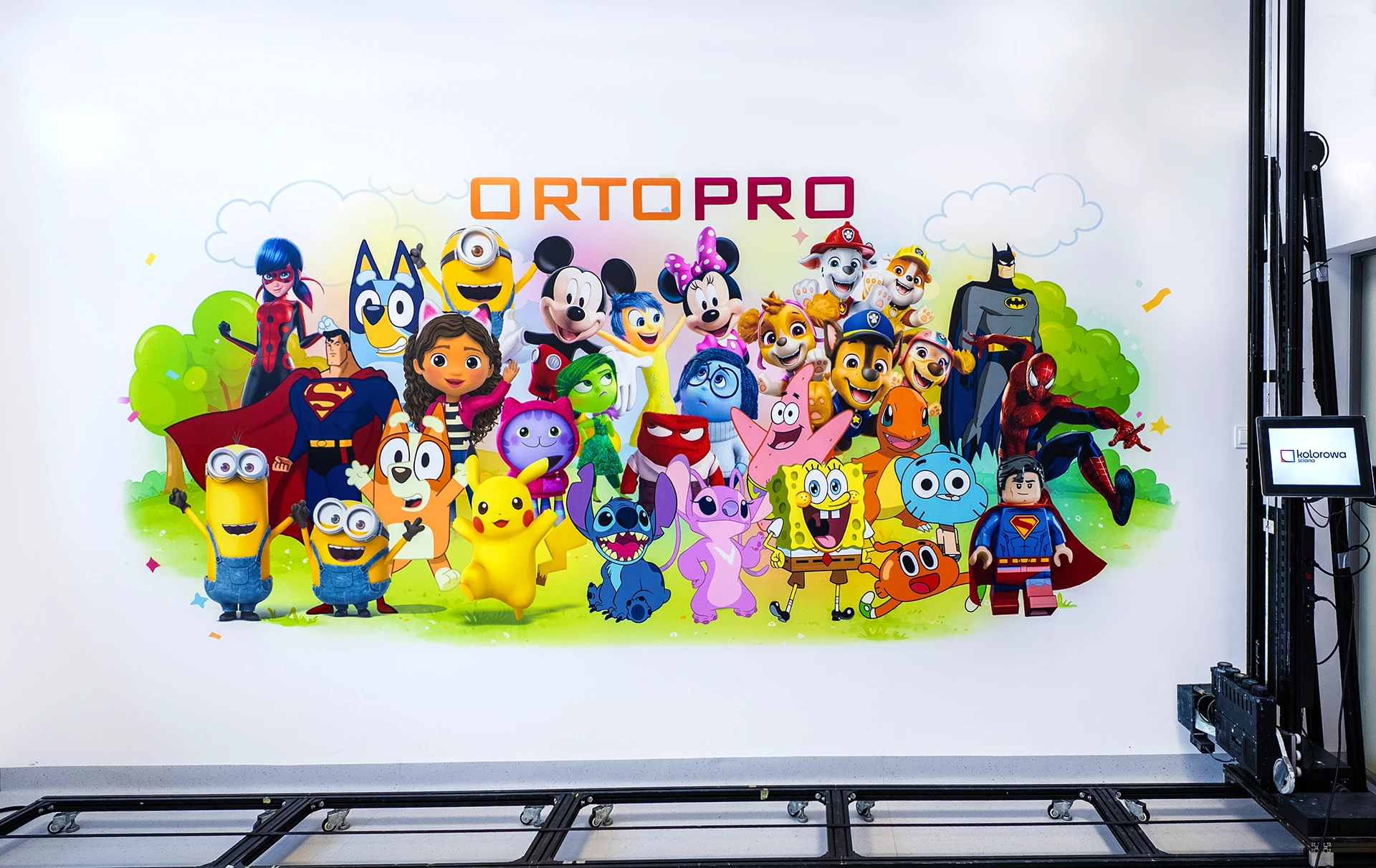 Druk ścienny Łódź – realizacja Gabinet ORTOPRO w Łodzi