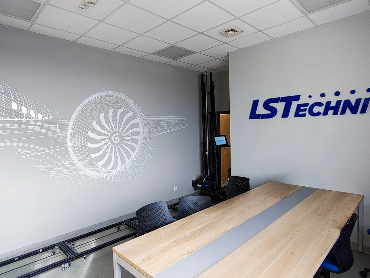 Druk ścienny Warszawa – realizacja LS Technics – Lotnisko Chopina