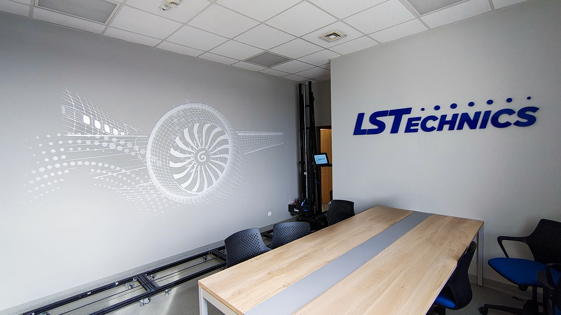 Druk ścienny Warszawa – realizacja LS Technics – Lotnisko Chopina