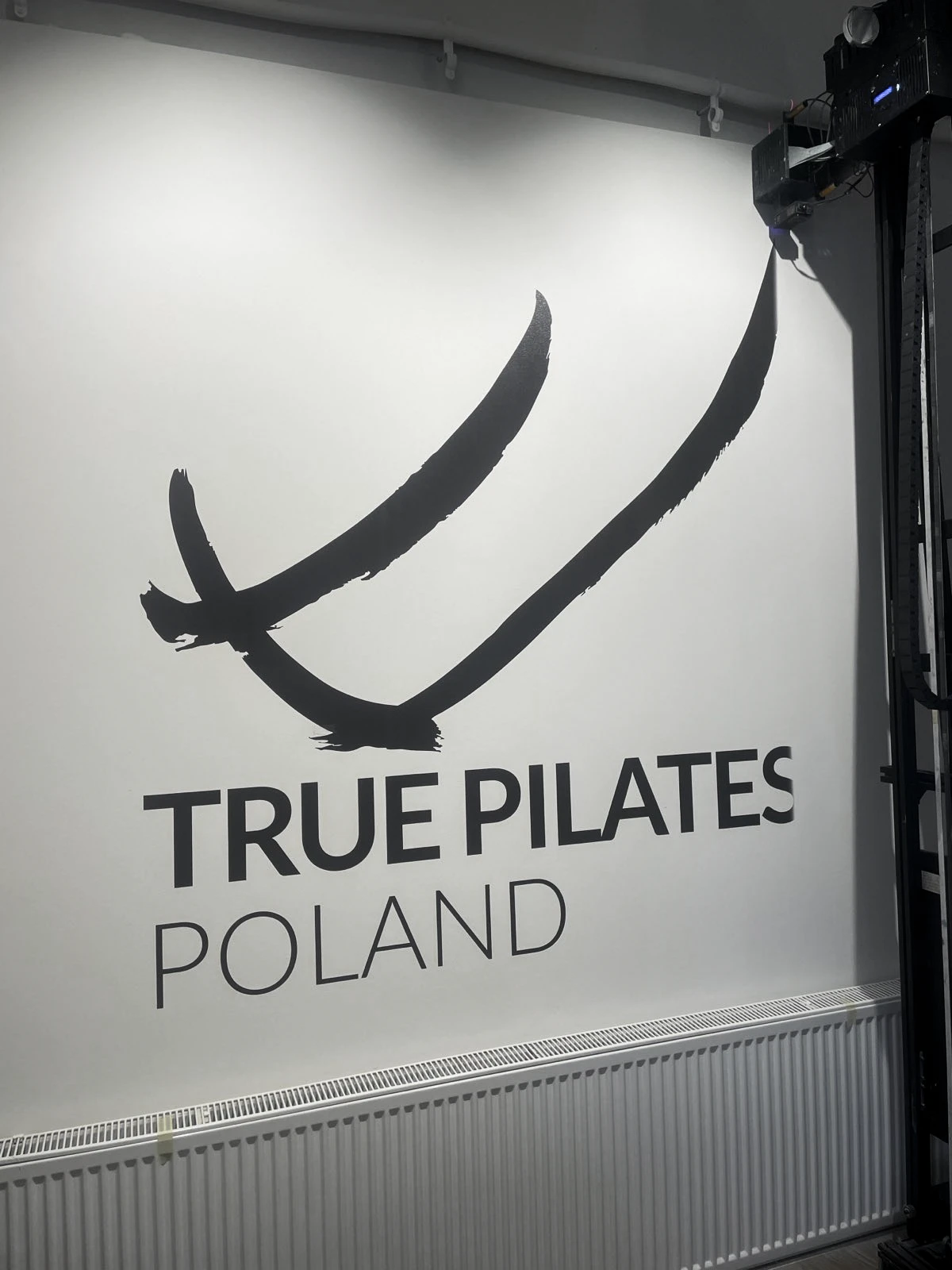 Druk ścienny Warszawa – realizacja True Pilates Poland